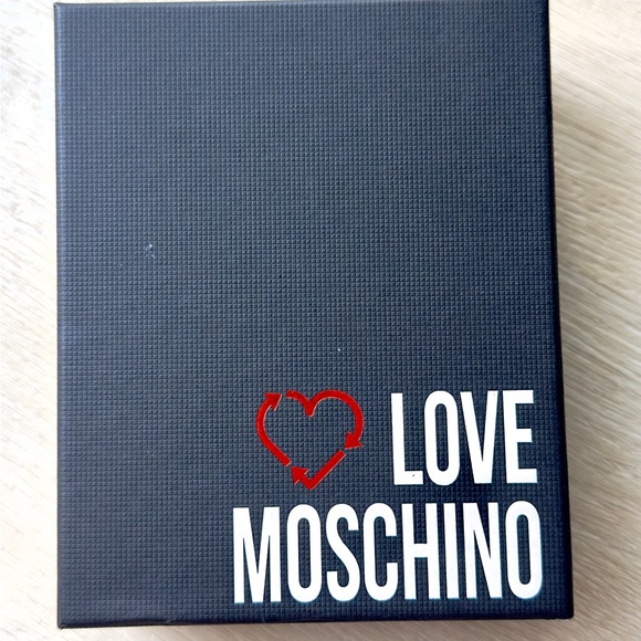 NEW ♥️ Love Moschino Cream Key Card Holder with Heart Design - Picture 6 of 6